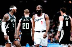 lol高校认证-美国NBA赛季战况激烈，球队竞争激烈