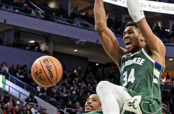 lol季中赛-雄鹿后卫创新纪录，成为球队崛起的关键力量