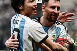 lol合区-狂热球迷集聚球场，助威声震天的简单介绍