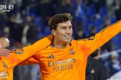 lol官网-包含皇马前锋射门技术高超，成为得分机器的词条