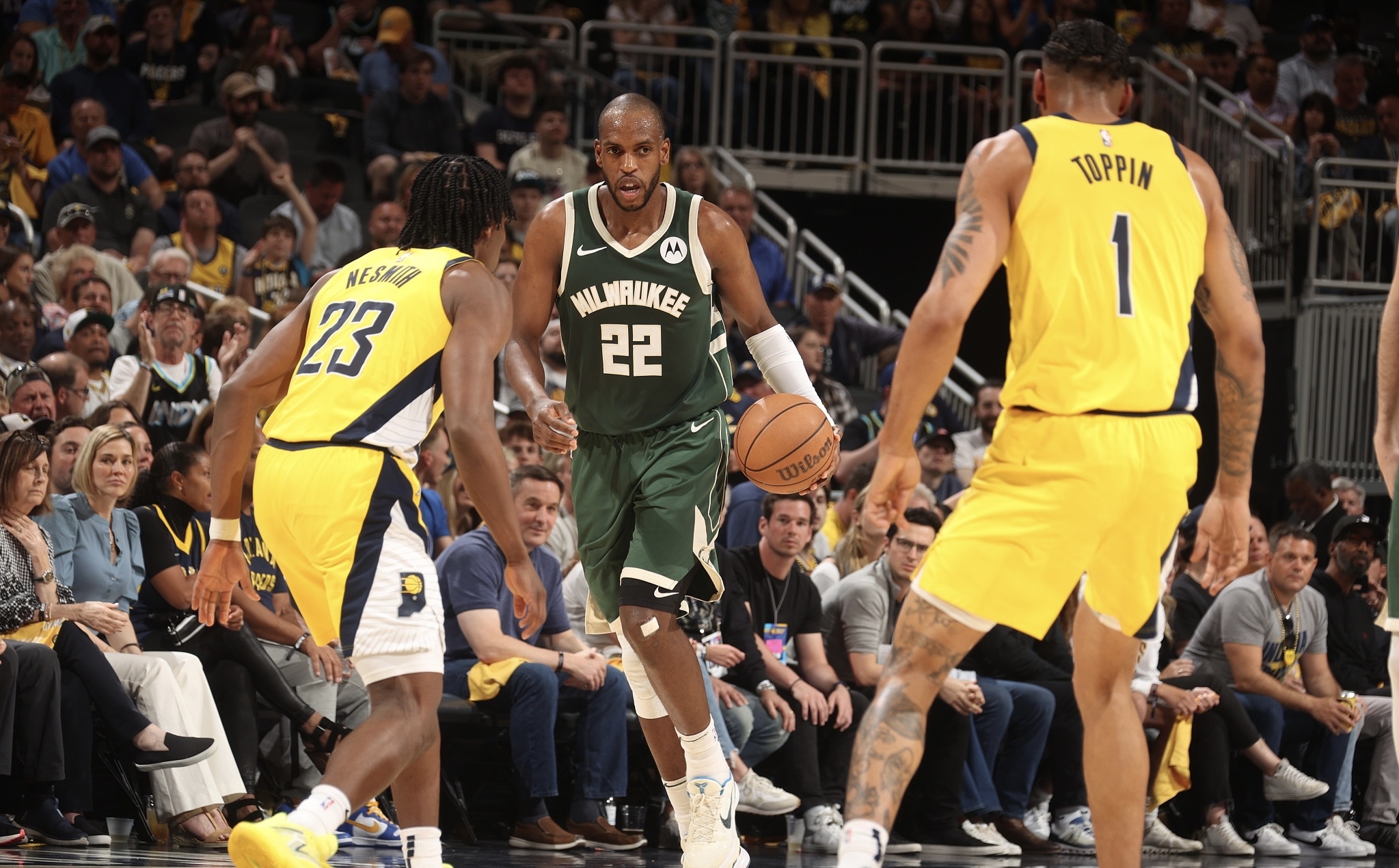 美国NBA赛季战况激烈，球队竞争激烈