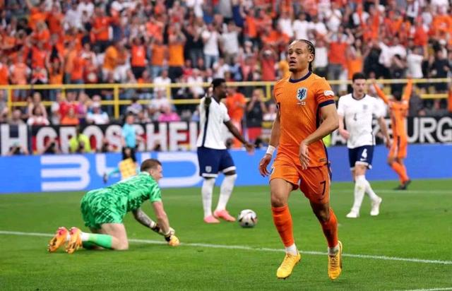 荷兰队夺得混合团体传奇战绩