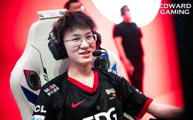 RNG横扫DFM,Meiko开启传奇时刻成都决赛之夜3:2(首尔) RNG横扫DFM,Meiko开启传奇时刻成都决赛之夜3:2(首尔)