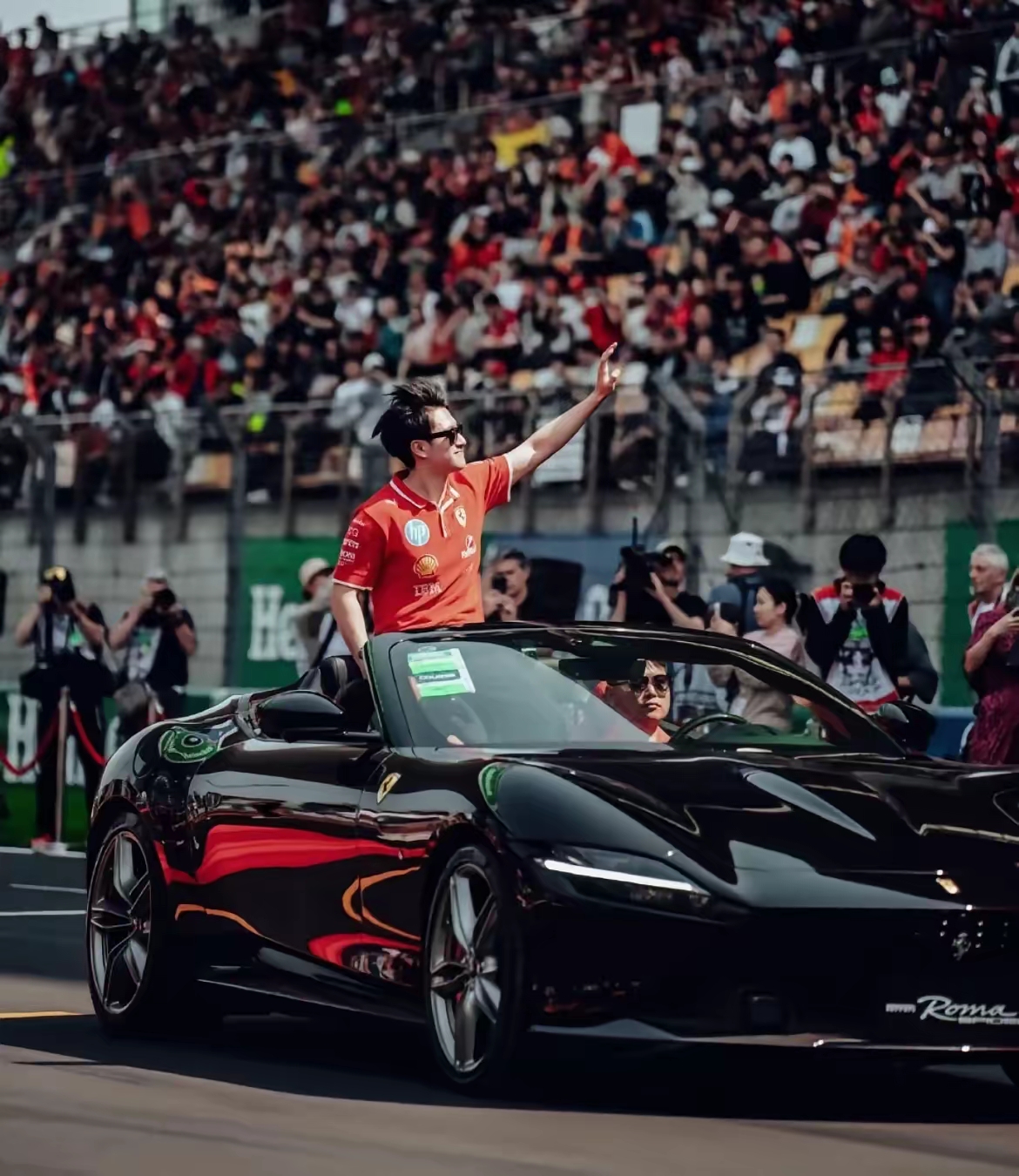 法拉利逆转索伯车队，周冠宇统治全场